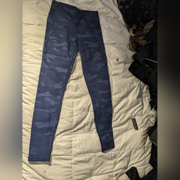 Bnwt Sweaty Betty Power legging in blue camo - Picture 2 of 5